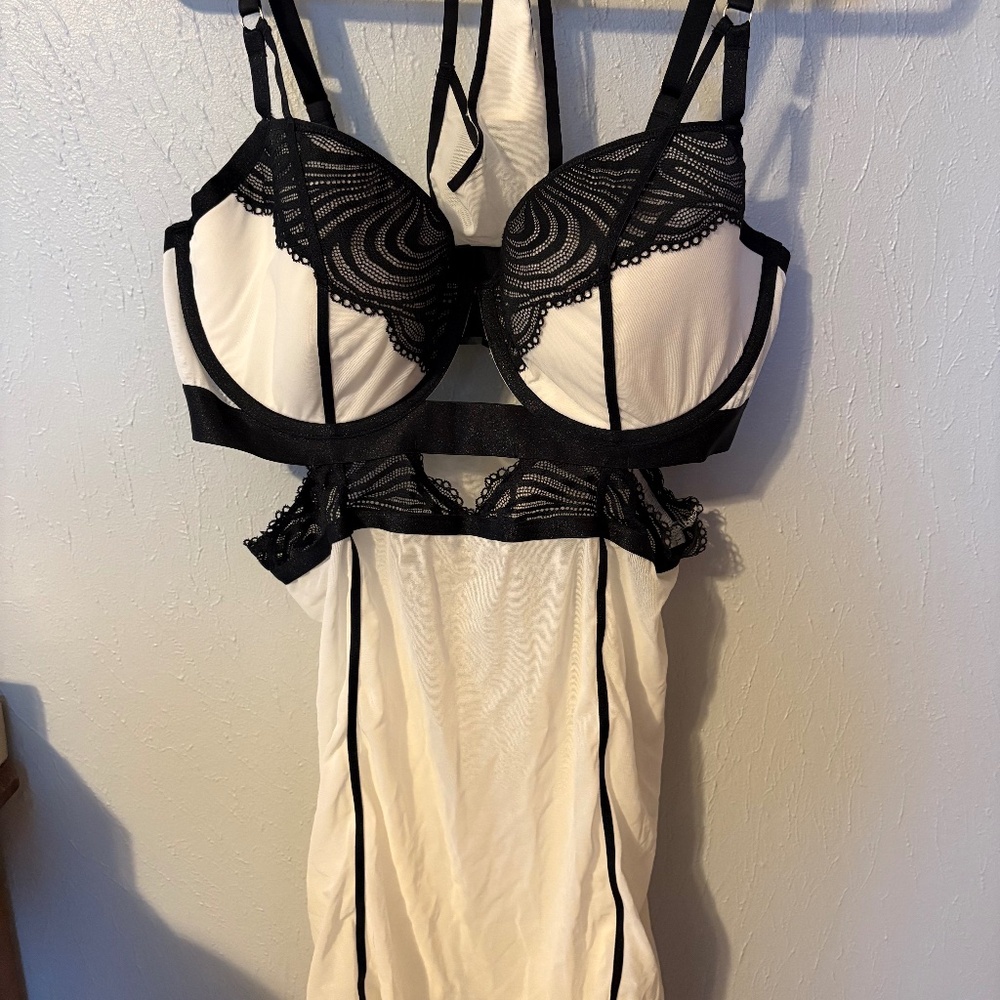Lingerie/lacy slip set